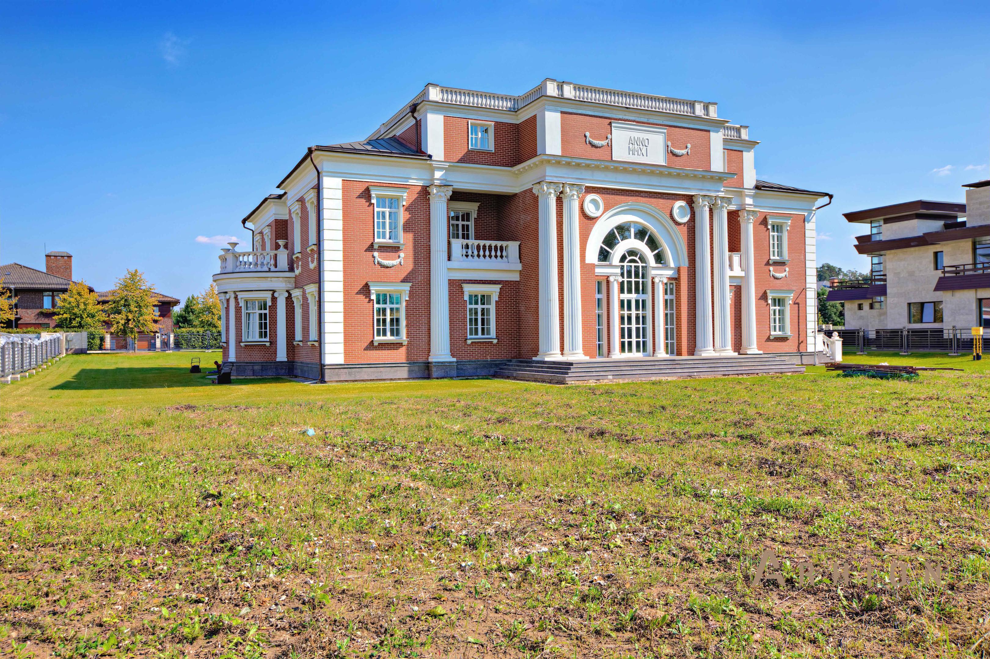 4. Проект двухэтажного дома в классическом стиле с четырехскатной, gk-03, площадью - 1200 кв c сауной, терассой, балконом, гаражом, бассейном, эркером, вторым светом